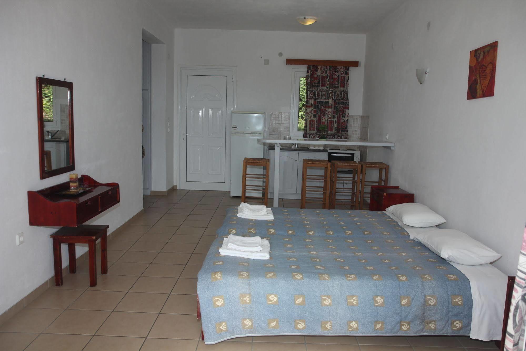 Paradiso Apartments Ýpsos Eksteriør billede