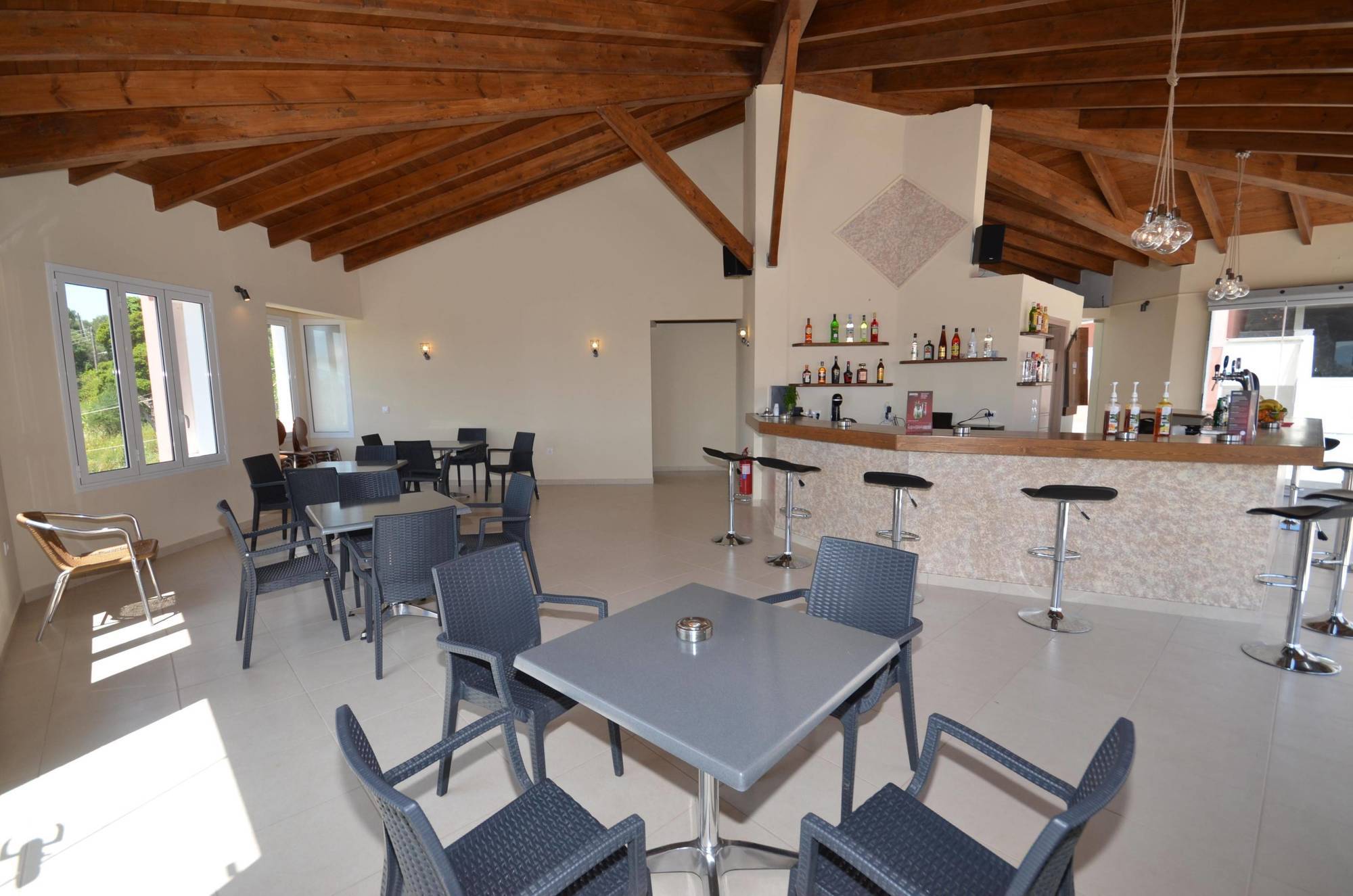Paradiso Apartments Ýpsos Eksteriør billede