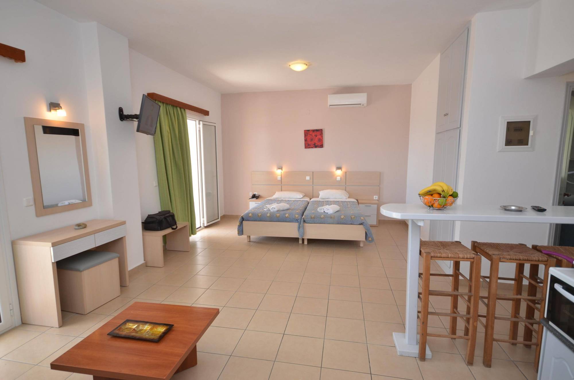 Paradiso Apartments Ýpsos Eksteriør billede