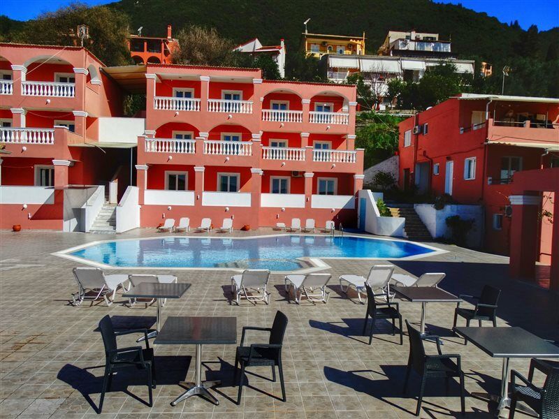 Paradiso Apartments Ýpsos Eksteriør billede